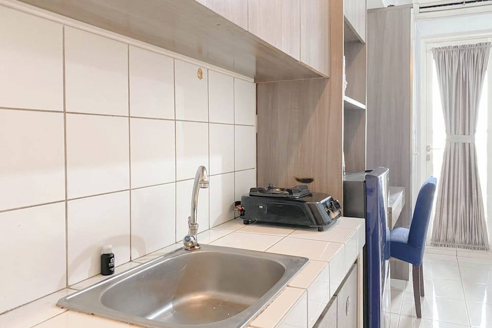 Deluxe Studio | Private kitchen | Fridge, stovetop