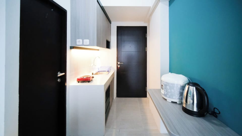 Fridge, stovetop