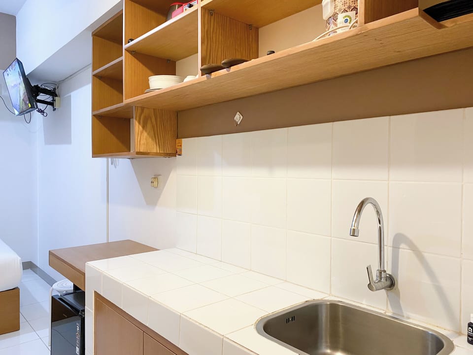 Deluxe Studio | Private kitchen | Mini-fridge, stovetop, electric kettle