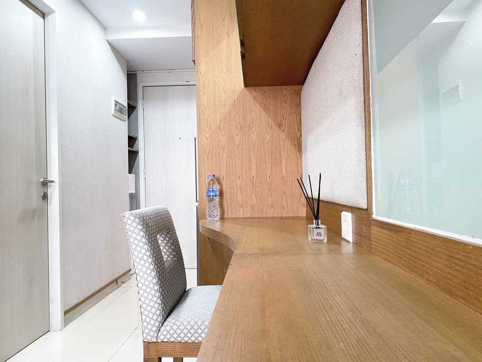 Deluxe Studio | Living area | Offices