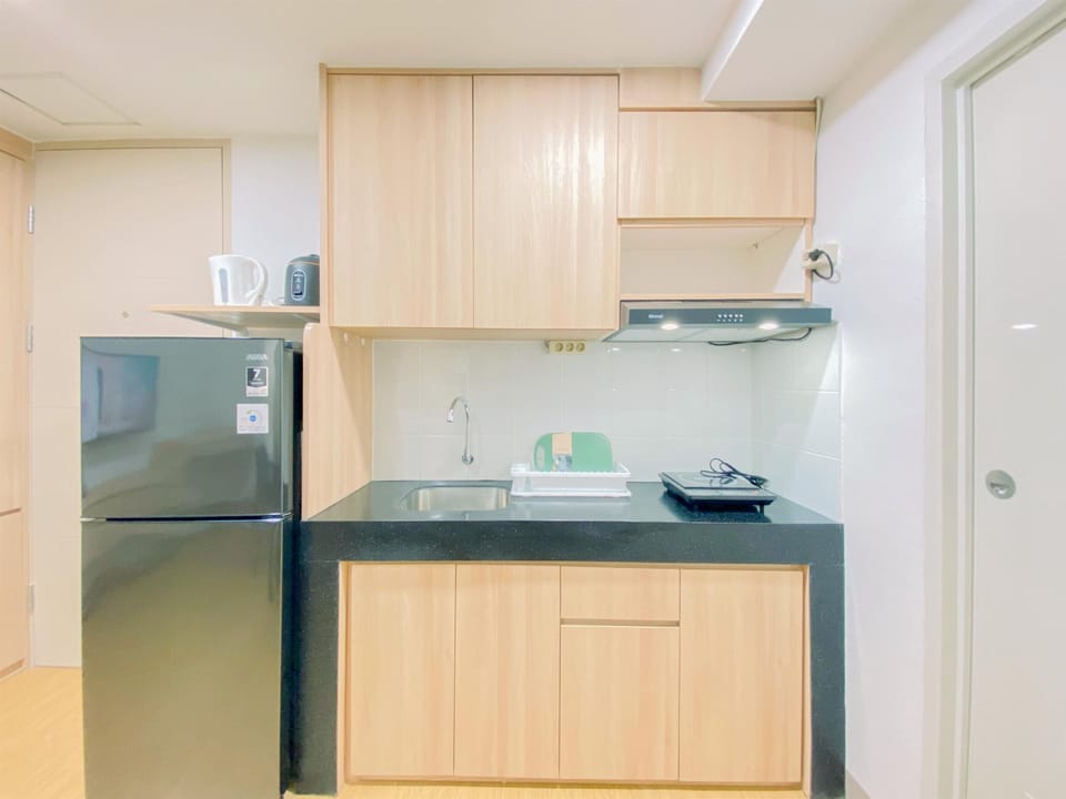 Apartment | Private kitchen | Fridge, stovetop, rice cooker, dining table
