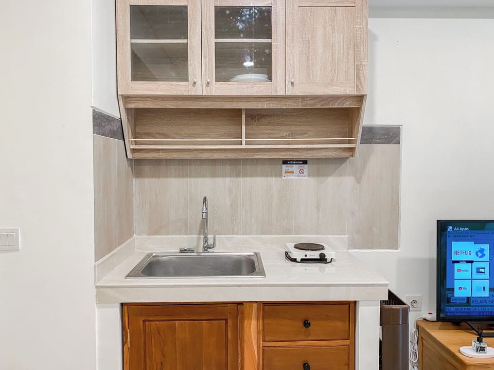 Apartment | Private kitchen | Fridge, stovetop, rice cooker, dining tables
