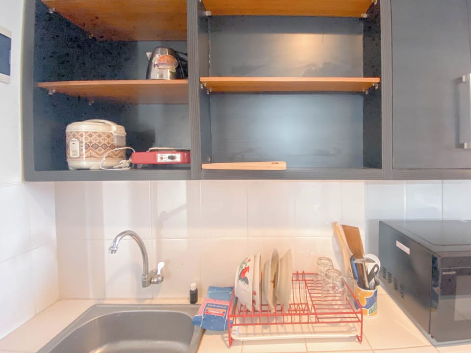 Studio | Private kitchen | Fridge, microwave, stovetop, rice cooker