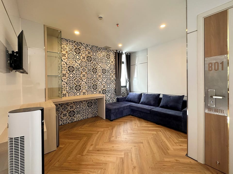 Deluxe Suite | Living area