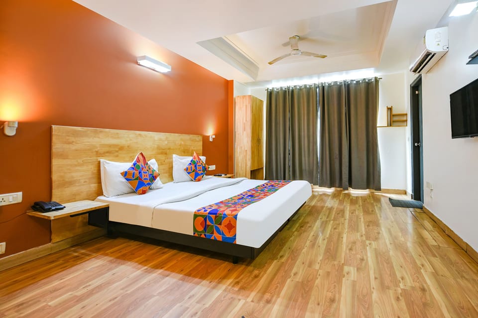 Egyptian cotton sheets, premium bedding, in-room safe, free WiFi