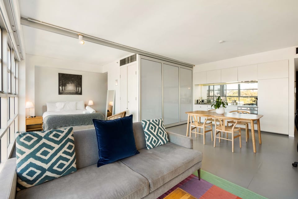 House | 1 bedroom, desk