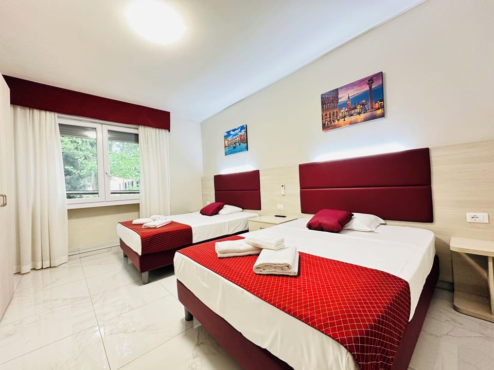 Family Quadruple Room | Desk, laptop workspace, free WiFi, bed sheets