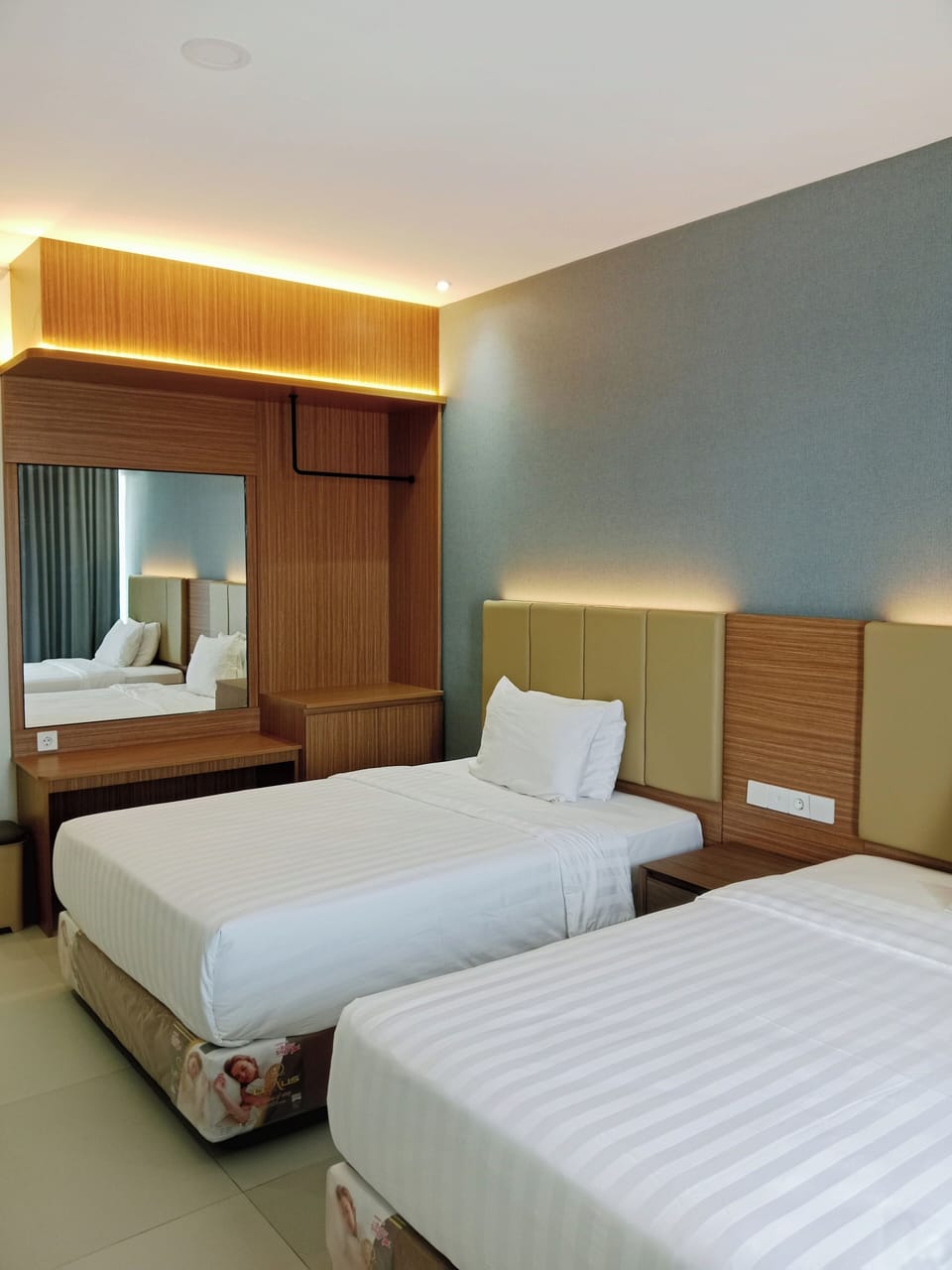 Deluxe Twin Room, 2 Double Beds, Non Smoking, Private Bathroom | Free WiFi, bed sheets