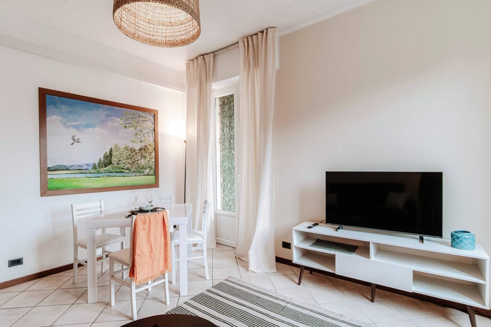 Apartment, Balcony | Living room | 30-inch TV with digital channels
