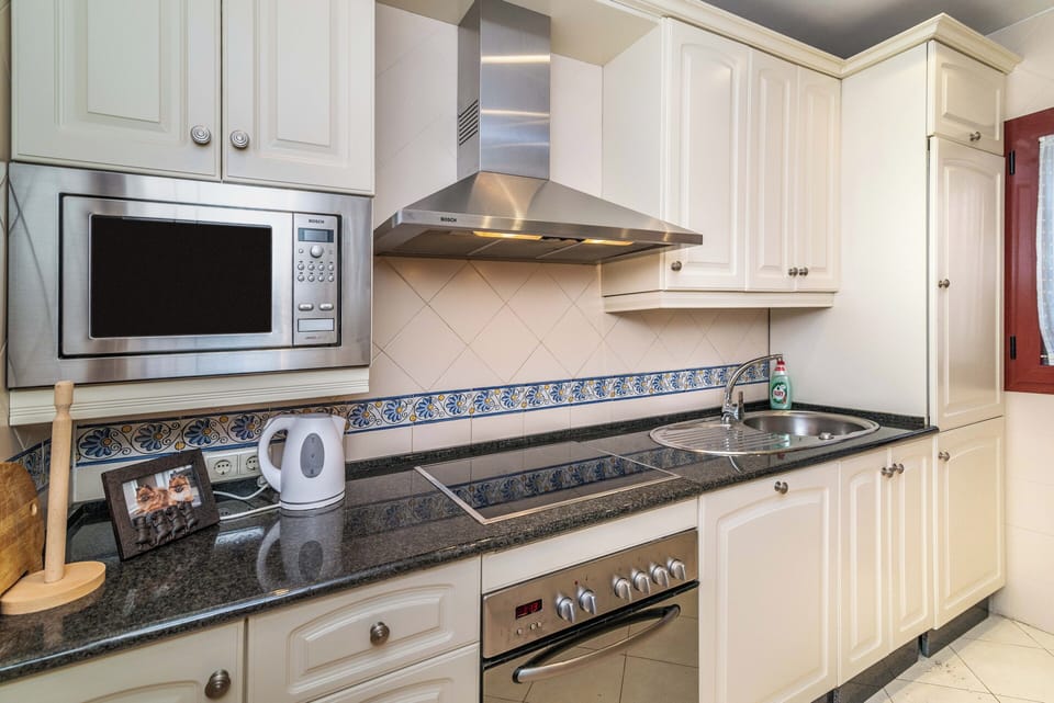 Apartment | Private kitchen | Fridge, microwave, oven, stovetop
