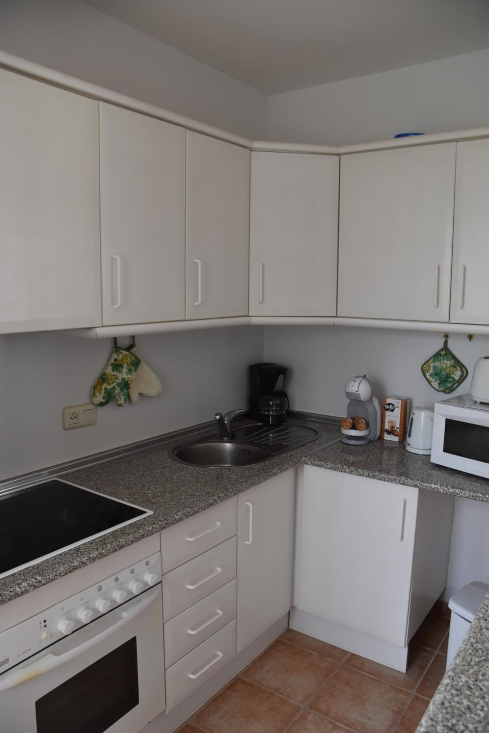 House | Private kitchen | Fridge, microwave, oven, stovetop