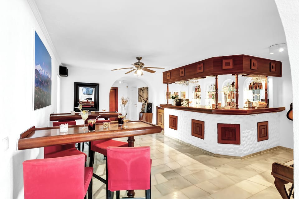 Villa | Dining