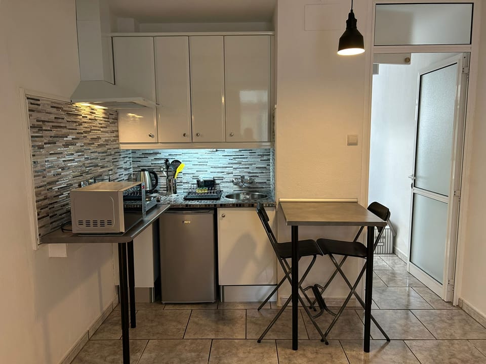 Apartment | Private kitchen | Fridge, oven, stovetop, electric kettle