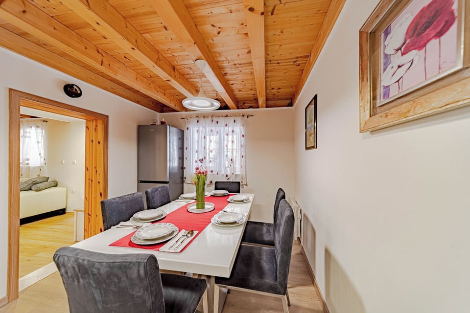Family House, 2 Bedrooms, 2 Bathrooms (Holiday Home Luce with private Pool) | Dining