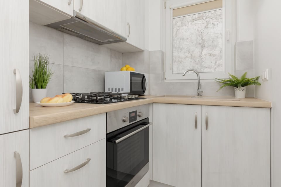 Business Apartment, 1 Bedroom, Non Smoking, City View | Private kitchen | Full-size fridge, microwave, oven, stovetop