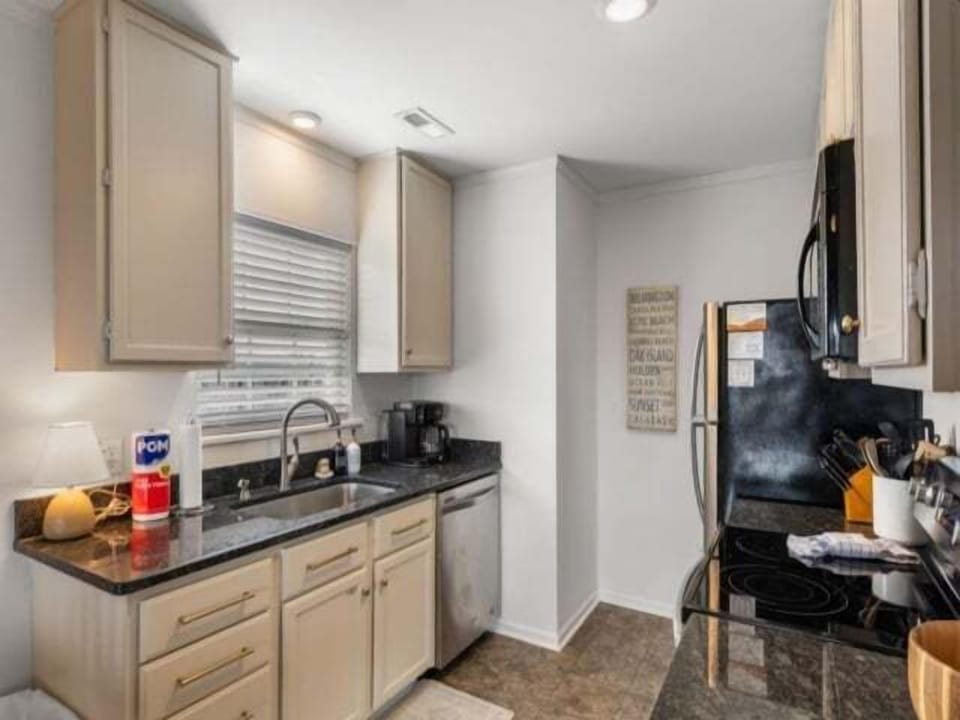 Villa, 2 Bedrooms | Private kitchen | Fridge, oven, coffee/tea maker