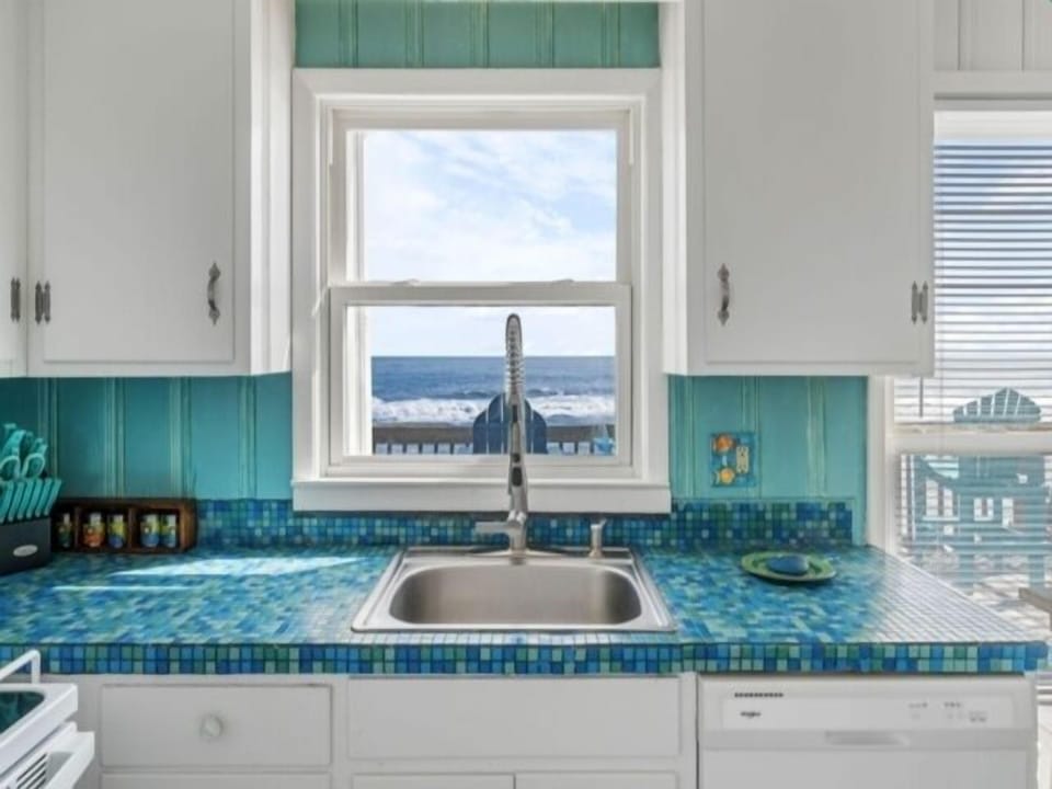 Villa, 2 Bedrooms | Private kitchen | Coffee/tea maker