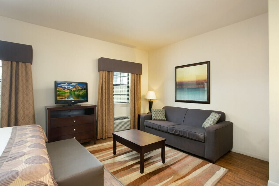 Studio Suite | Soundproofing, free WiFi, bed sheets, wheelchair access