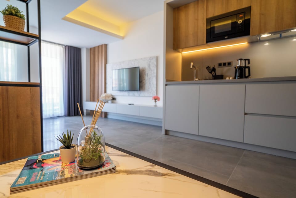 Standard Studio, Balcony | Premium bedding, desk, laptop workspace, blackout drapes