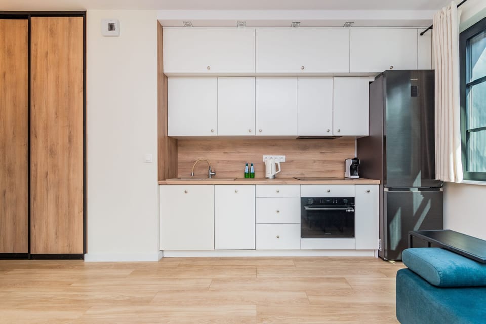 Deluxe Apartment | Private kitchen | Electric kettle
