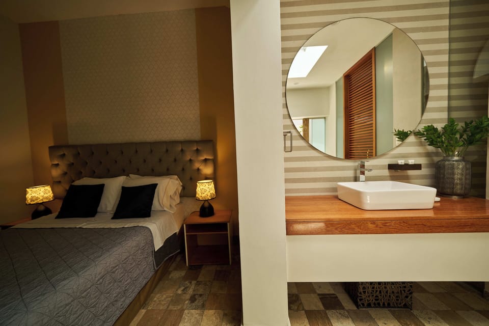Comfort Single Room | In-room safe, blackout drapes, WiFi (free)