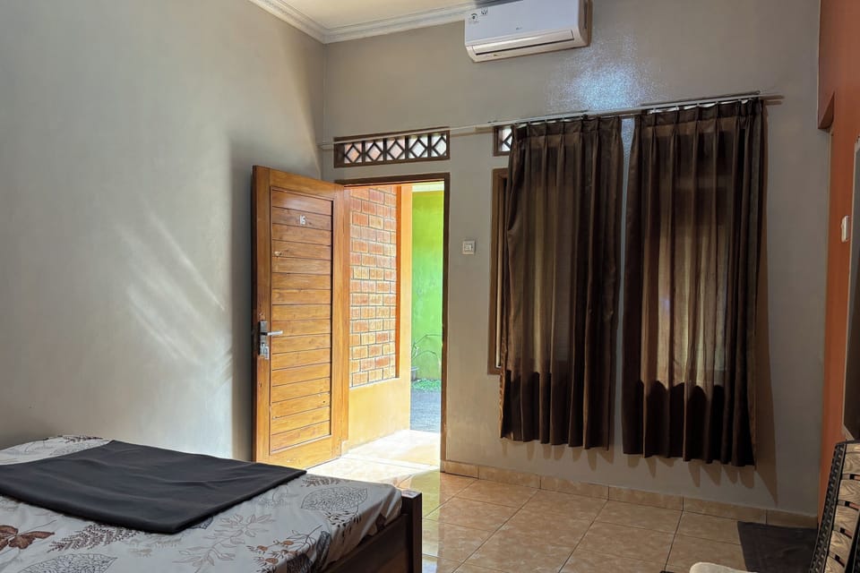 Standard Room | Iron/ironing board, bed sheets