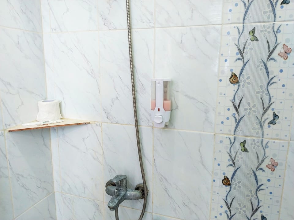 Standard Double Room | Bathroom