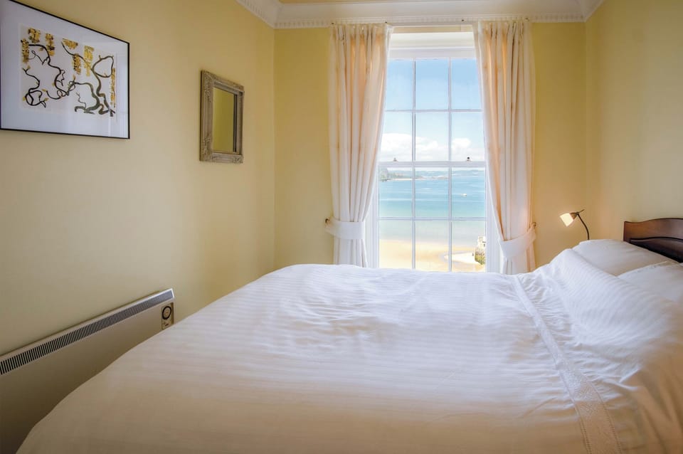 5 Belle Vue Court - 2 Bedroom Apartment - Tenby Apartment in Wales