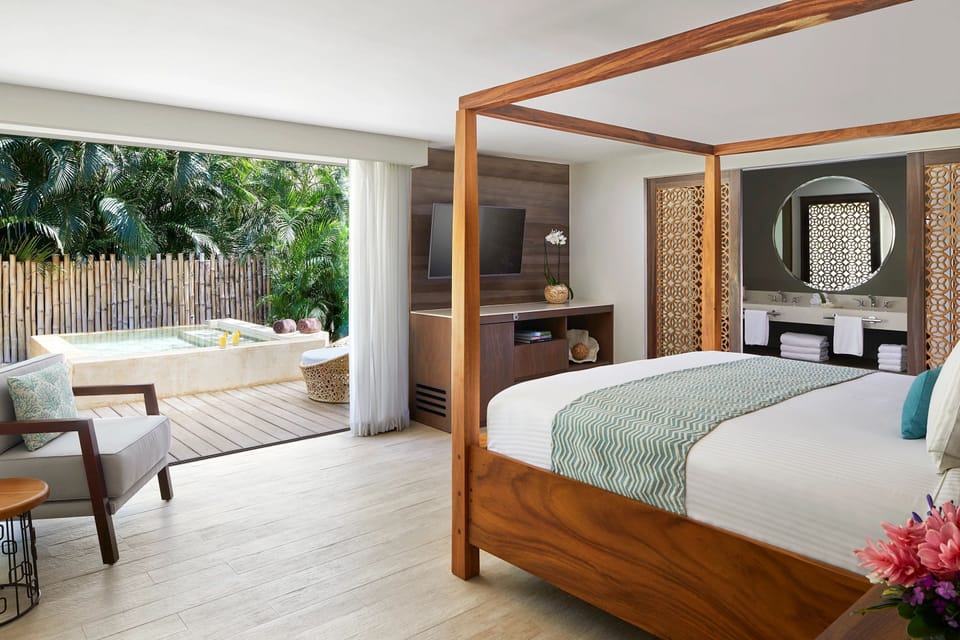 Preferred Club Presidential Suite | Premium bedding, down comforters, individually decorated, desk