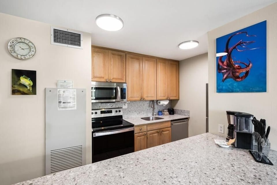 Condo, 1 Bedroom | Private kitchen
