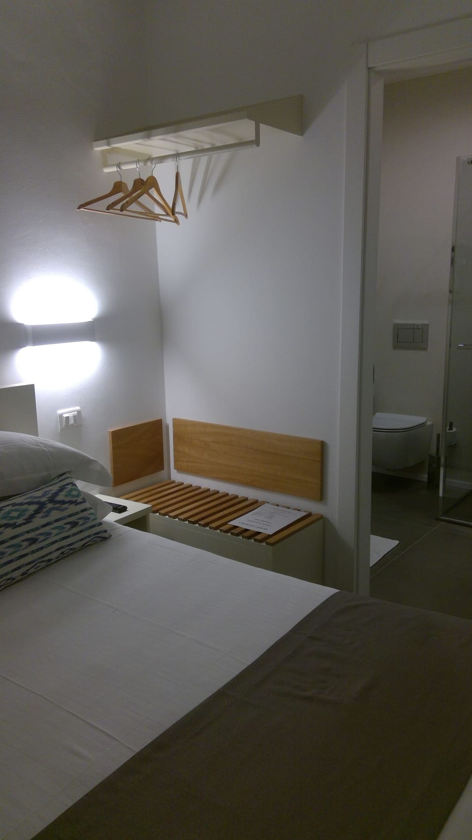 Double Room, Non Smoking | In-room safe, blackout drapes, soundproofing, free WiFi