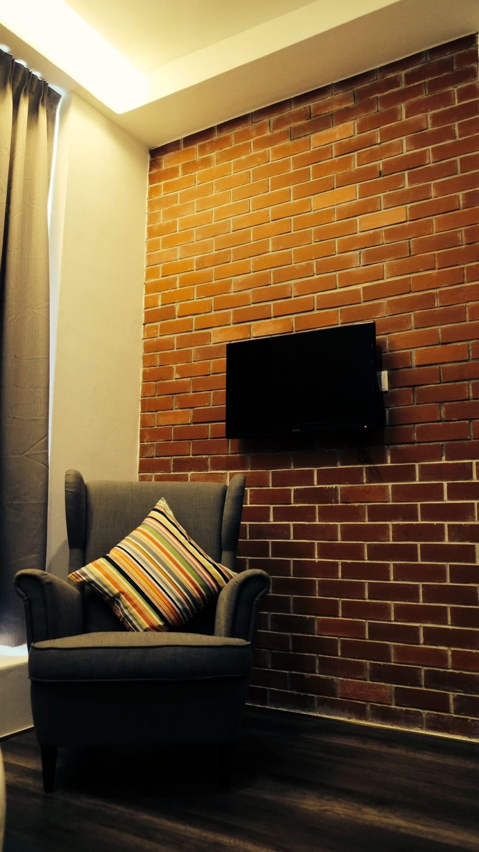 Premium Studio Suite, 1 Queen Bed, Non Smoking | Television