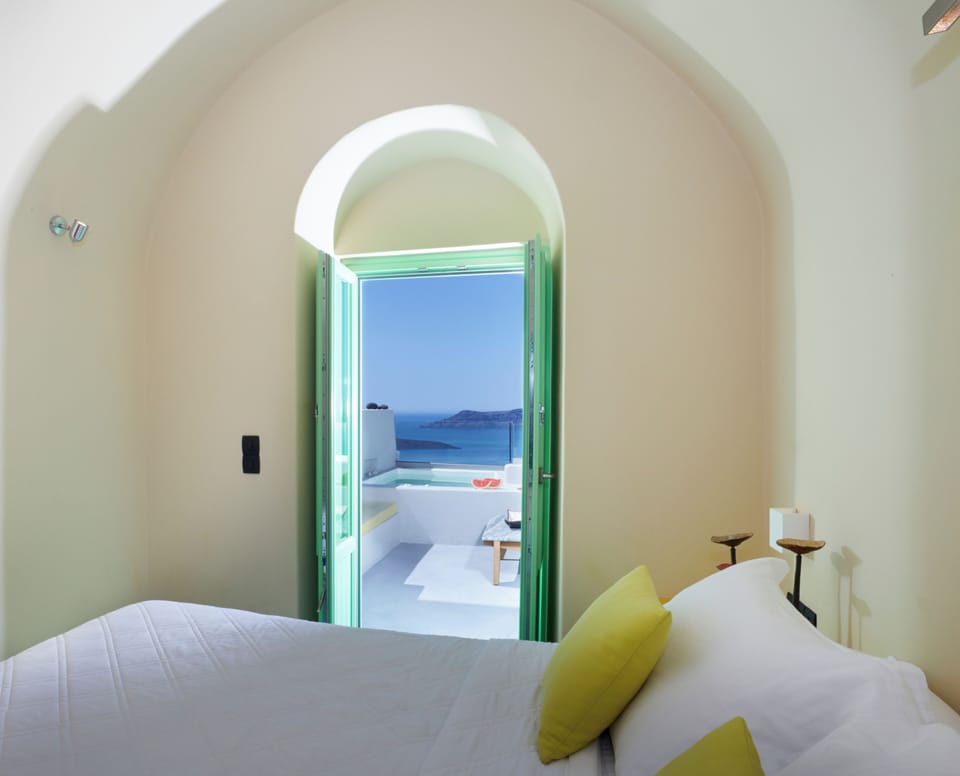 Honeymoon Suite, Hot Tub, Sea View | In-room safe, iron/ironing board, free WiFi, bed sheets