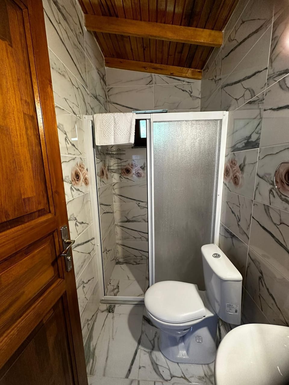 Standard Room, 1 Queen Bed, Courtyard View | Minibar, free cribs/infant beds, free WiFi, bed sheets