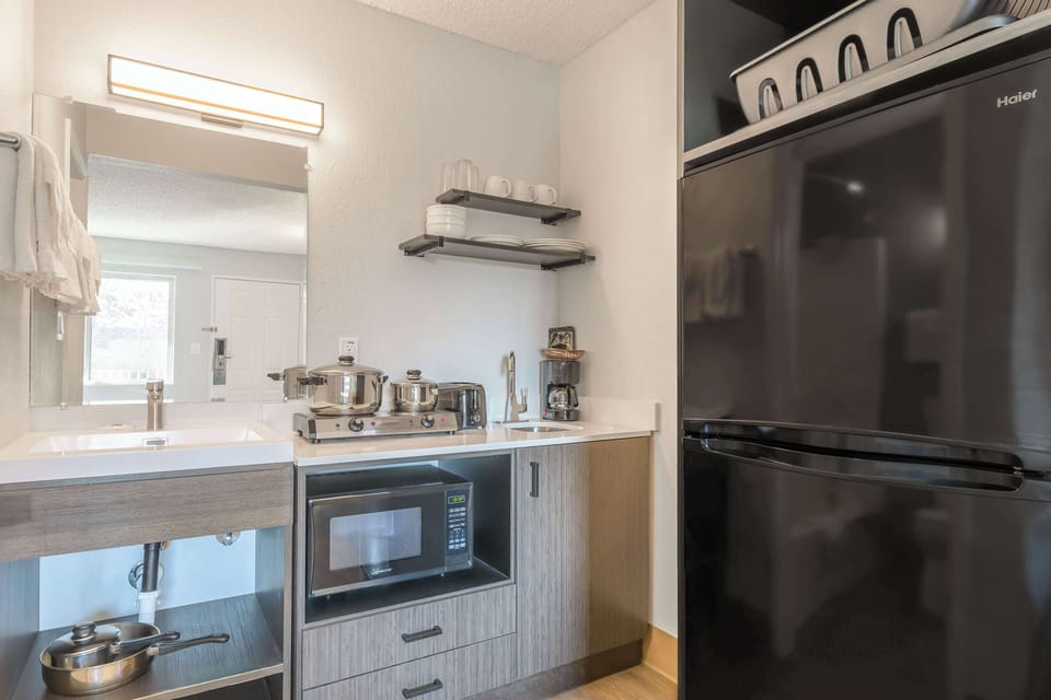 Mini-fridge, coffee/tea maker