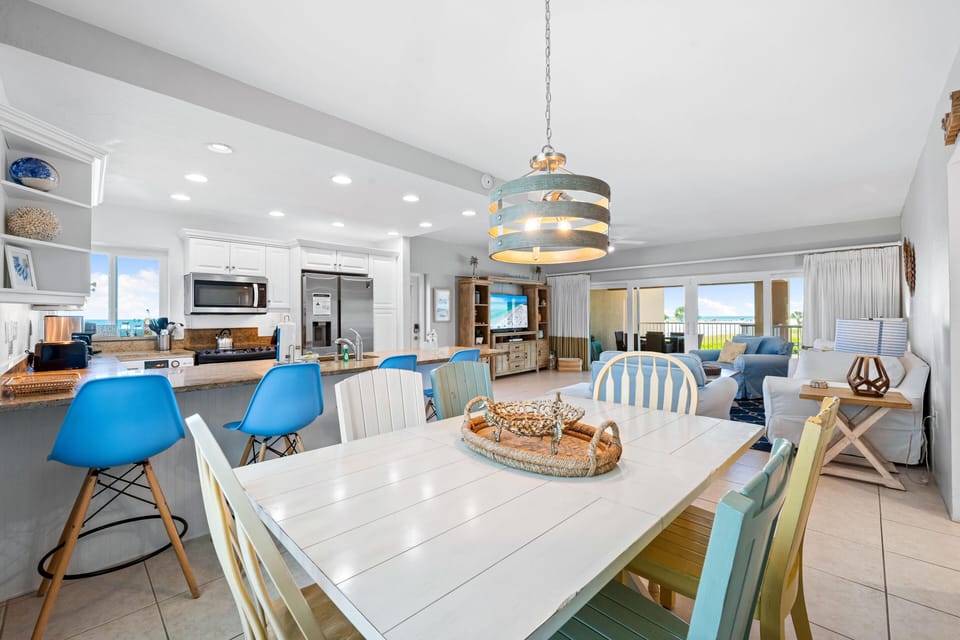 Condo, Multiple Beds (Jamaica Royale Beach View Tower - T32) | Dining