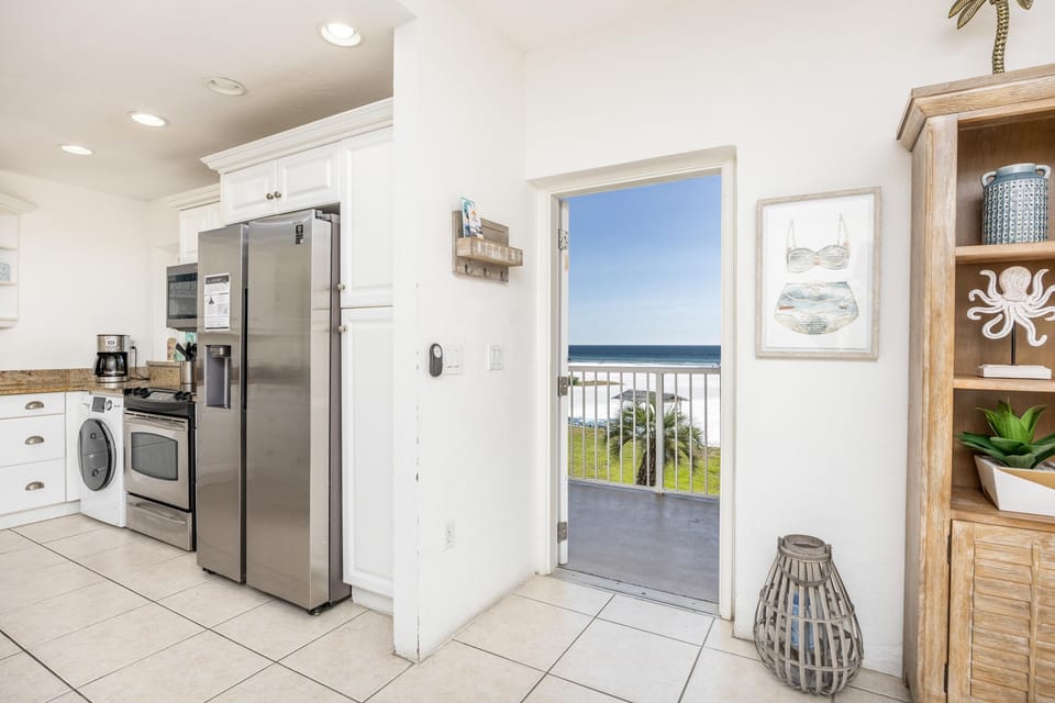 Condo, Multiple Beds (Jamaica Royale Beach View Tower - T32) | Private kitchen | Oven, toaster, cookware/dishes/utensils, paper towels