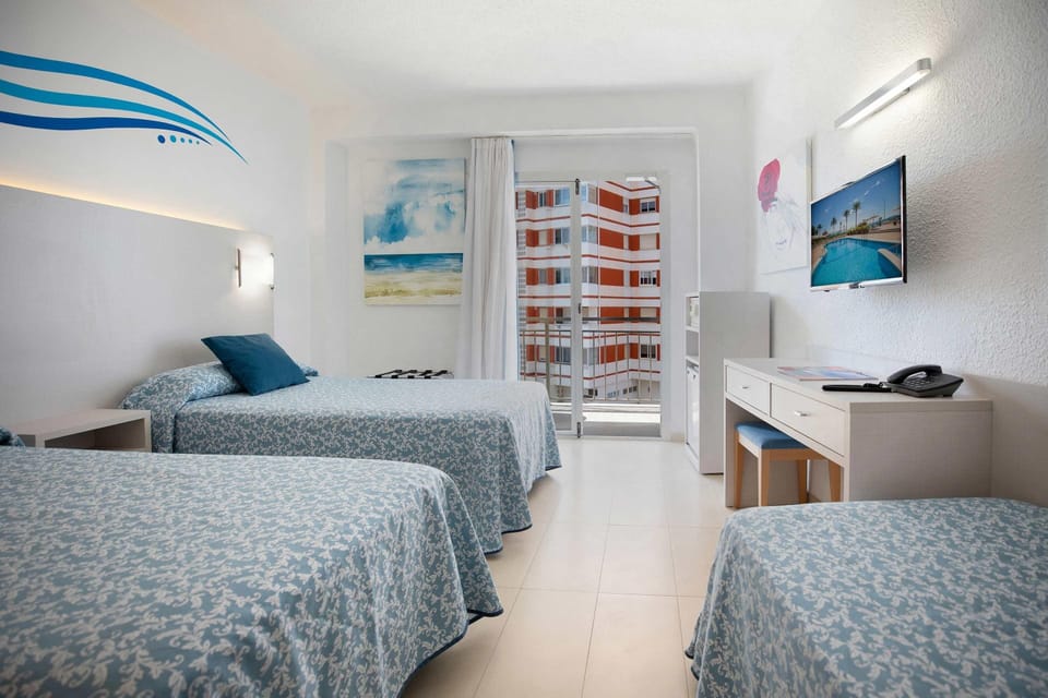 Triple Room, Terrace | In-room safe, desk, free WiFi, bed sheets