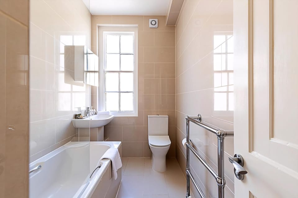 Modern 2 Bedroom Flat Near Queensway Apartment in City of Westminster