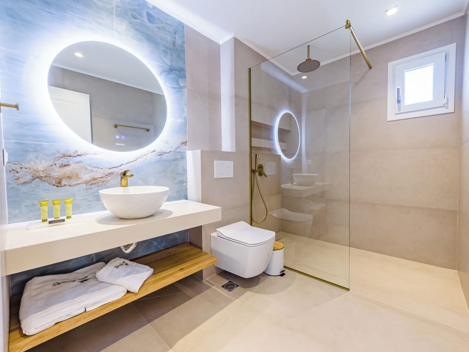 Superior Suite with Sea View | Bathroom | Slippers