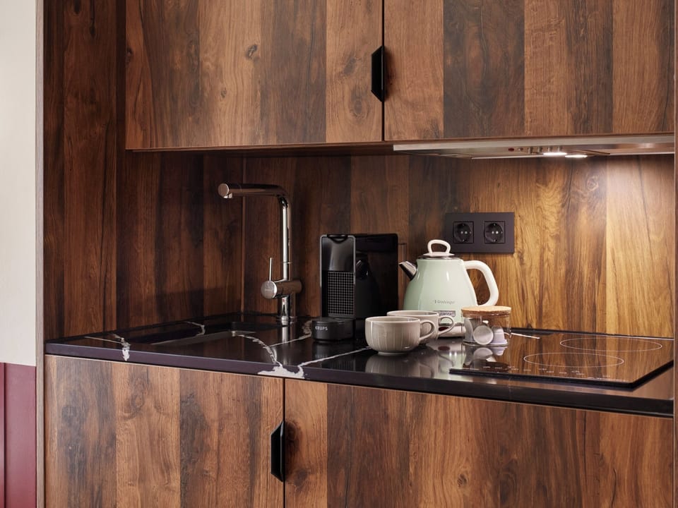 Coffee/tea maker, electric kettle, eco-friendly cleaning products