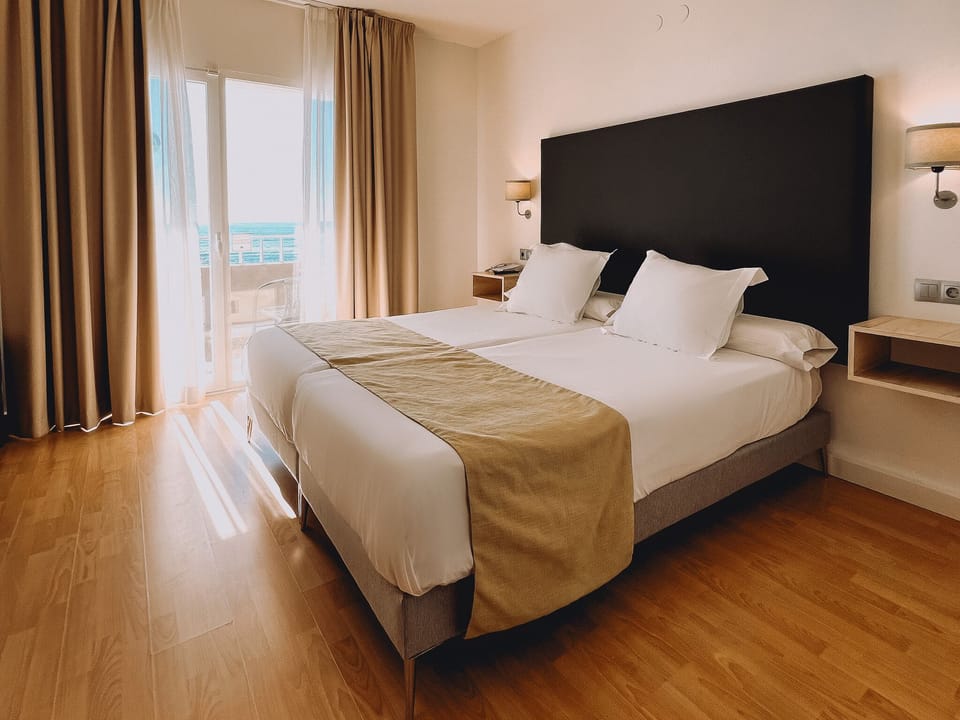 Double Room, Sea View (Mar) | Premium bedding, down comforters, soundproofing, iron/ironing board