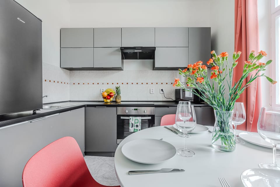Comfort Apartment | Private kitchen | Full-size fridge, microwave, oven, stovetop