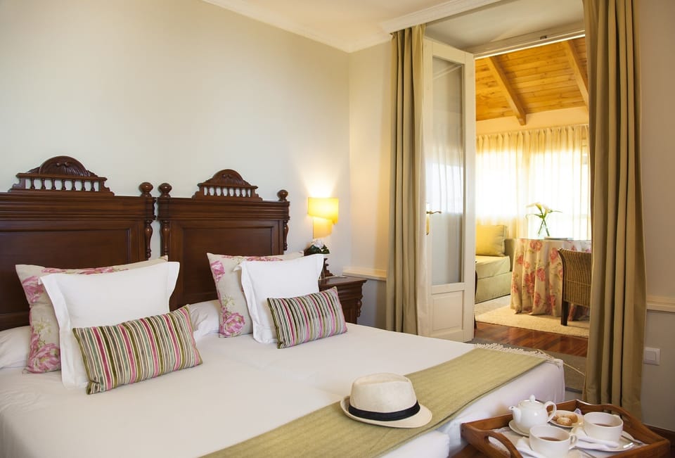 Double Room (lounge) | Down comforters, in-room safe, desk, laptop workspace