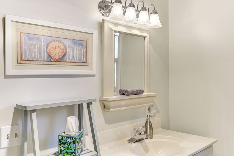 Charming Union Pier Home w/ Deck: Half-mi to Beach Cottage in Chikaming Township