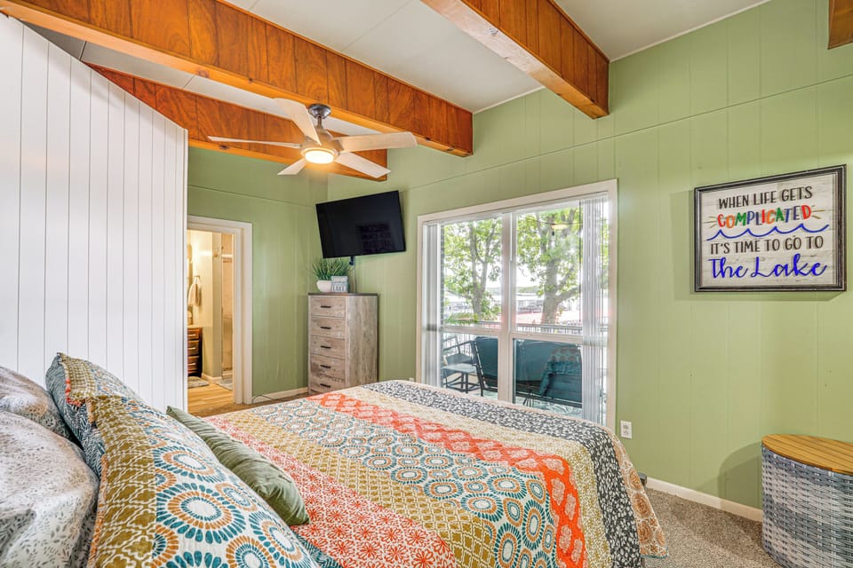 Game Room & Dock: Waterfront Osage Beach Home! Cottage in Osage Beach