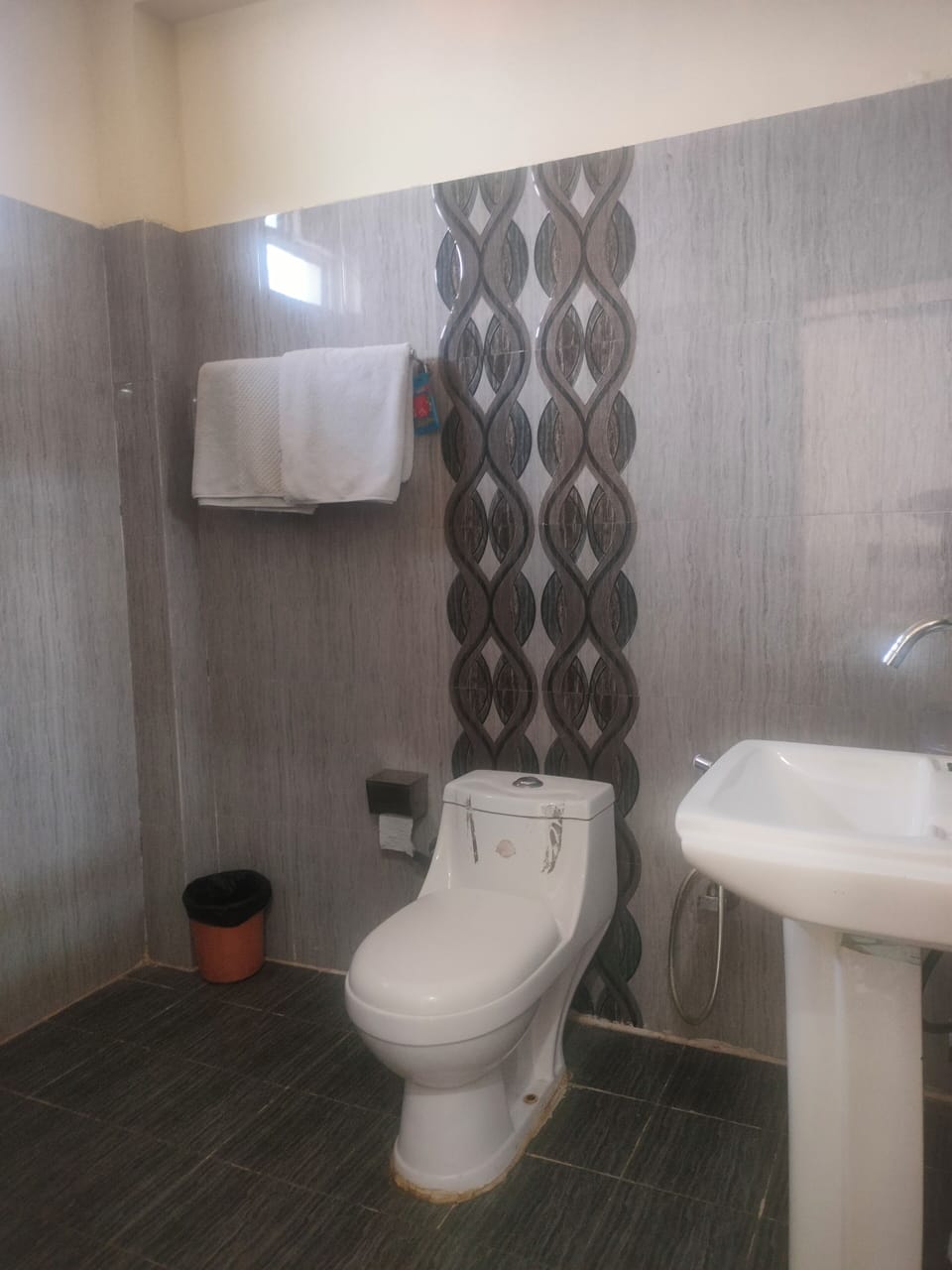 Executive Double Room | Bathroom | Towels, soap, shampoo, toilet paper