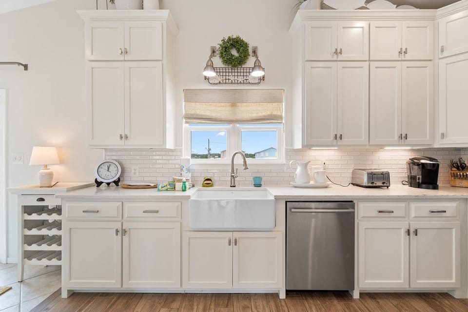House, Multiple Beds (Bikini Bottom) | Private kitchen | Oven, toaster, paper towels