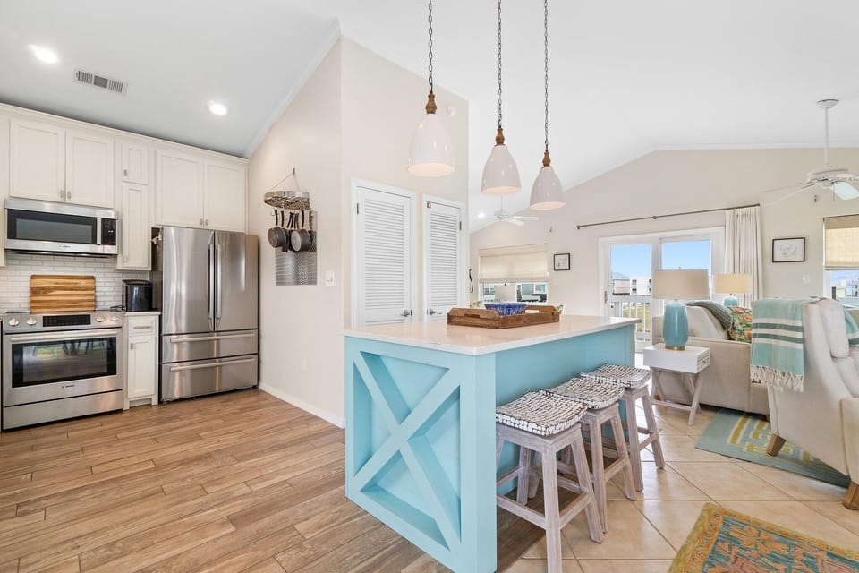 House, Multiple Beds (Bikini Bottom) | Private kitchen | Oven, toaster, paper towels