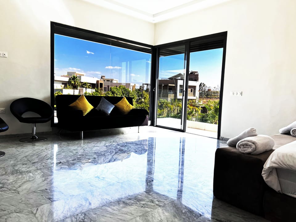 Luxury Villa, Balcony, Mountain View | 4 bedrooms, desk